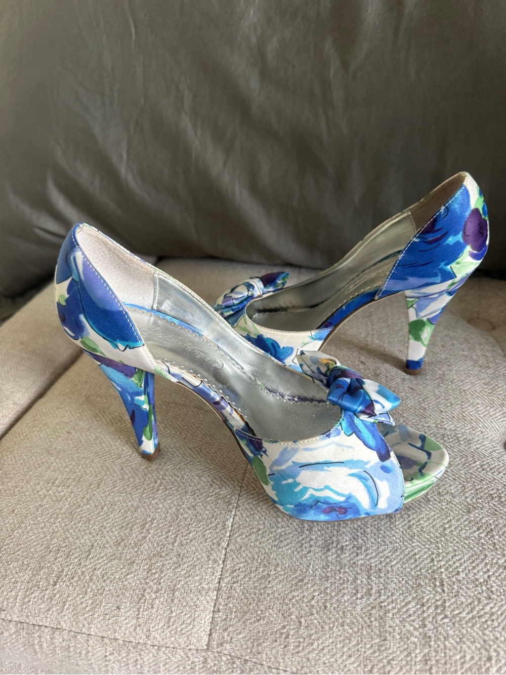 Michaelangelo Blue Floral Peep-Toe Heels with Knot Detail